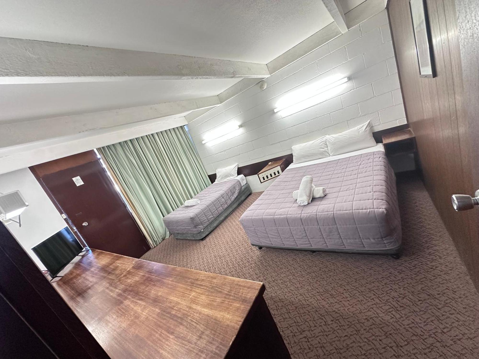 CHARLES STURT MOTOR INN | ⋆⋆⋆ | WEST WYALONG, AUSTRALIA | SEASON DEALS ...